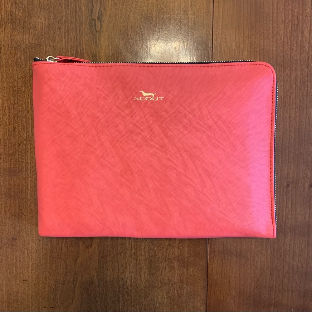 NWOT Scout zip around pouch